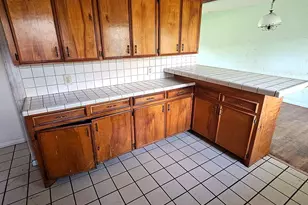 219 Carnation St, Lake Jackson, TX 77566 - Photo 5