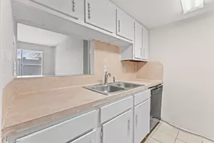 7200 Clarewood Dr, Houston, TX 77036 - Photo 7