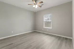 206 S Brownell St, La Porte, TX 77571 - Photo 11