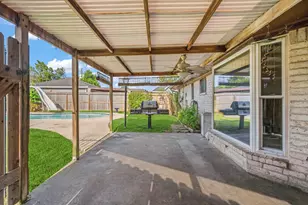8834 Sandstone St, Houston, TX 77036 - Photo 23