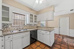 8834 Sandstone St, Houston, TX 77036 - Photo 9