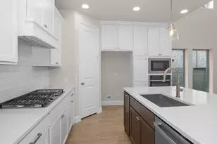 6725 Hillside View Ln, League City, TX 77546 - Photo 11
