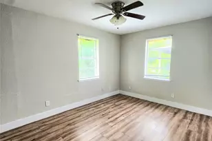 9110 Kentshire Dr, Houston, TX 77078 - Photo 11