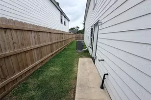 8115 Denton St, Houston, TX 77028 - Photo 27