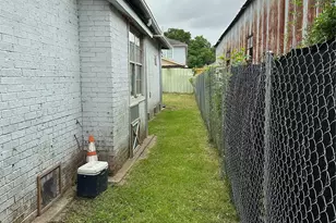 304 Lockwood Dr, Houston, TX 77011 - Photo 23