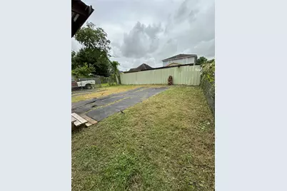 304 Lockwood Drive, Houston, TX 77011 - Photo 17