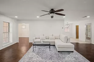 1906 Spillers Ln, Houston, TX 77043 - Photo 15