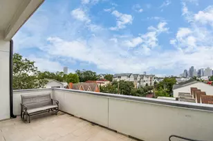 2303 Yupon St, Houston, TX 77006 - Photo 3