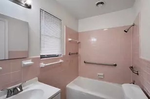 205 E Crestmont Dr, Alvin, TX 77511 - Photo 11