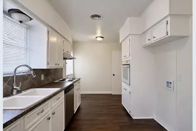 205 E Crestmont Drive, Alvin, TX 77511 - Photo 5