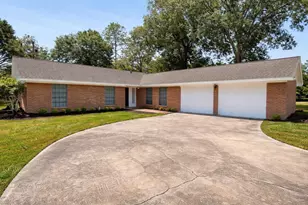 205 E Crestmont Dr, Alvin, TX 77511 - Photo 1