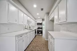 26 Chapparal Ct, Missouri City, TX 77459 - Photo 9