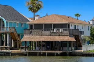 238 Bamaku Bend, Tiki Island, TX 77554 - Photo 1