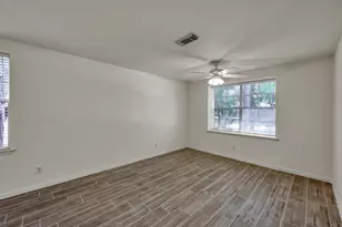 34 S Willow Point Cir, The Woodlands, TX 77382 - Photo 5