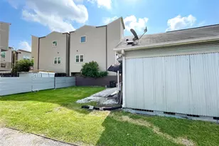 4516 Katy Fwy, Houston, TX 77007 - Photo 5