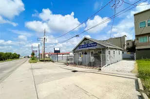 4516 Katy Fwy, Houston, TX 77007 - Photo 1