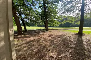 22358 Piney Point E, Huntsville, TX 77320 - Photo 3