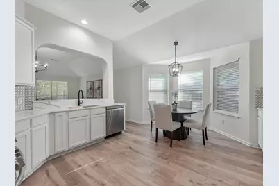 82 S Regan Mead Circle, The Woodlands, TX 77382 - Photo 5