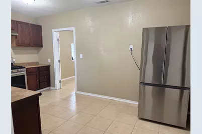 210 N Main Street, Highlands, TX 77562 - Photo 5