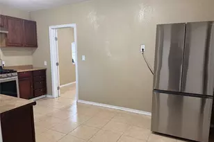 210 N Main St, Highlands, TX 77562 - Photo 5