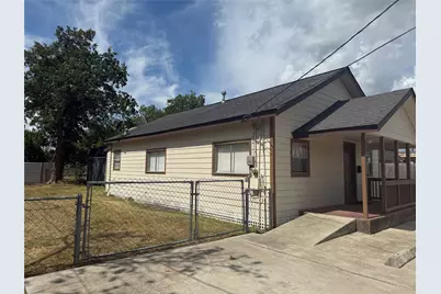 210 N Main Street, Highlands, TX 77562 - Photo 3
