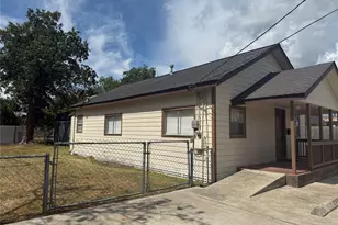 210 N Main St, Highlands, TX 77562 - Photo 3