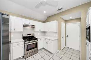 2855 Lakeview Dr, Missouri City, TX 77459 - Photo 7