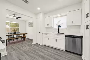 1123 Fallbrook Dr, Houston, TX 77038 - Photo 9
