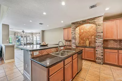 1607 Cascade Falls Drive, Friendswood, TX 77546 - Photo 17