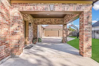 1607 Cascade Falls Drive, Friendswood, TX 77546 - Photo 3