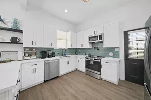 3124 Bernardo De Galvez Ave, Galveston, TX 77550 - Photo 15