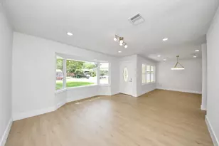 5455 N Crooked Creek Dr, Houston, TX 77017 - Photo 7