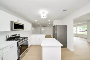 5455 N Crooked Creek Dr, Houston, TX 77017 - Photo 11