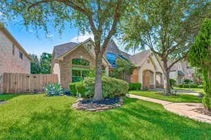 635 Doscher Ln, Sugar Land, TX 77479 - Photo 3