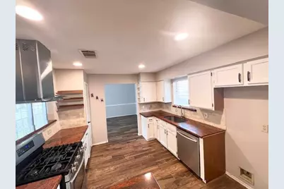 40 Country Forest Court, The Woodlands, TX 77380 - Photo 5