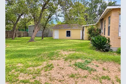 201 Laurel Avenue, Victoria, TX 77901 - Photo 3