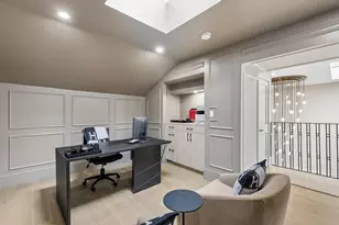 10 S Briar Hollow Ln, Houston, TX 77027 - Photo 29