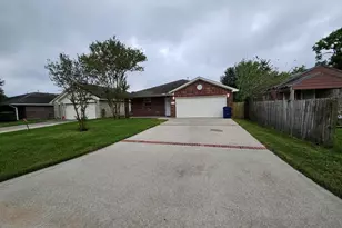 2521 N 37th Ave N, Texas City, TX 77590 - Photo 1