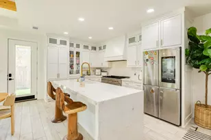 1020 Oak St, West Columbia, TX 77486 - Photo 9