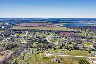 405 Snug Harbor Dr, Liverpool, TX 77577 - Photo 15