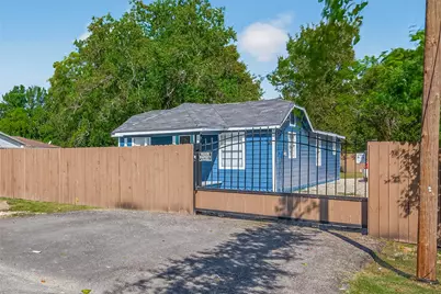 223 E Melville Drive, Crosby, TX 77532 - Photo 5