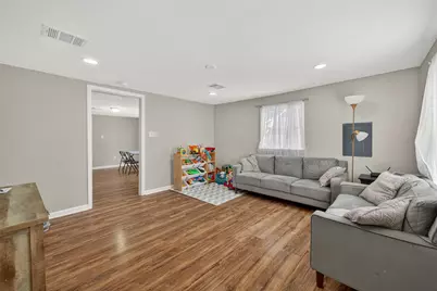 223 E Melville Drive, Crosby, TX 77532 - Photo 7