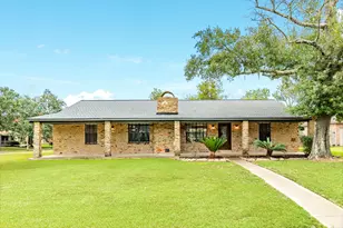 436 Huckleberry Dr, Lake Jackson, TX 77566 - Photo 1