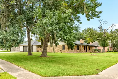 436 Huckleberry Drive, Lake Jackson, TX 77566 - Photo 11