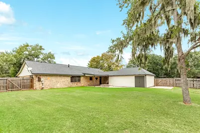 436 Huckleberry Drive, Lake Jackson, TX 77566 - Photo 5