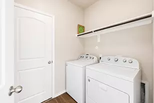 8203 Tamarind Ln, Baytown, TX 77521 - Photo 17
