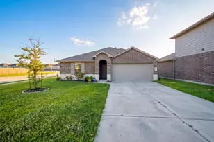 8203 Tamarind Ln, Baytown, TX 77521 - Photo 1