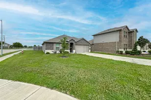 8203 Tamarind Ln, Baytown, TX 77521 - Photo 3