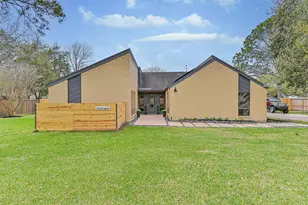 910 Evergreen Dr, Friendswood, TX 77546 - Photo 3