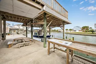 1814 Tiki Dr, Tiki Island, TX 77554 - Photo 31